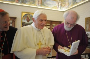 Бенедикт XVI, кардинал Вальтер Каспер и архиепископ Кентерберийский Роуэн Вильямс, 21 ноября 2009 года