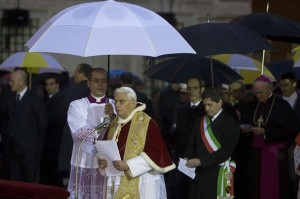 Бенедикт XVI на Пьяцца ди Спанья
