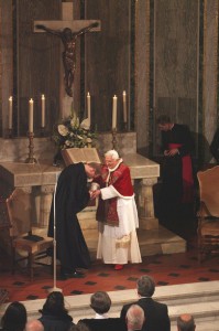 Пастор Крус приветствует Бенедикта XVI