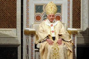 Бенедикт XVI на кафедре Латеранского собора в Великий Четверг