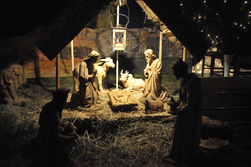 Где родился иисус стране. Вифлеем пещера хлев рождения Христа. Место рождения Иисуса Христа Вифлеем пещера хлев. Хлев Рождества Христова в Вифлееме. Ясли хлев Иисус.