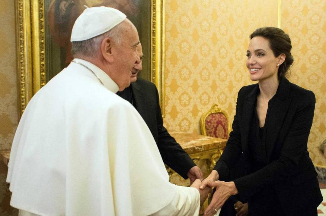 Папа принял на аудиенции Анджелину Джоли, представившую свой фильм «Несломленный»