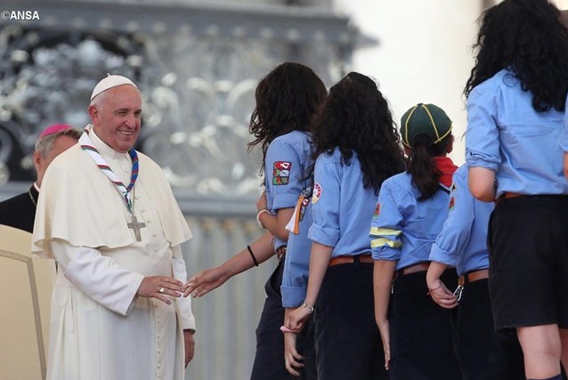 Папа призвал ценить женщин и противостоять антисемейной идеологии