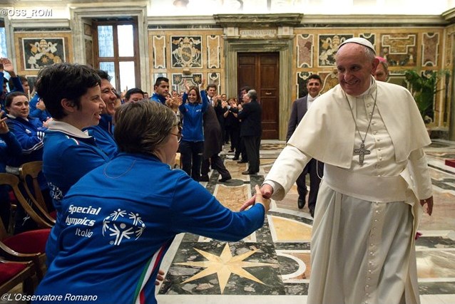 Папа встретился со спортсменами-инвалидами: любить жизнь со всеми её ограничениями