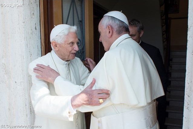 Папа Франциск посетил своего предшественника — Папу на покое Бенедикта XVI