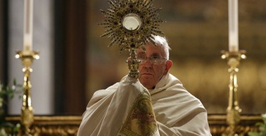 Папа: «Дабы не разлучиться, вкусите Тело, соединяющее вас»