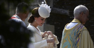 В Великобритании крестили дочь принца Уильяма и герцогини Кембриджской Кэтрин