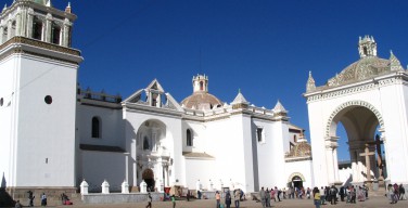 Базилика Богоматери Копакабанской в Боливии (фото)