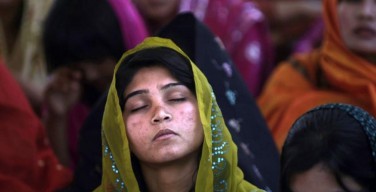 Статистика: в Пакистане ежегодно около тысячи девушек насильно обращают в ислам