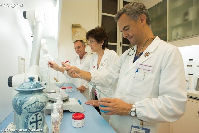 Ватиканская аптека для мигрантов: милосердие в лаборатории