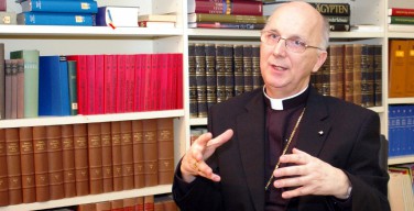 Либеральные СМИ организовали травлю епископа Хуондера, считает его собрат