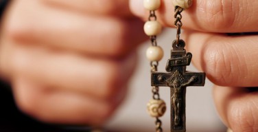 В Католической Церкви начинается месяц молитвы на Розарии