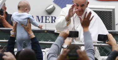 Папа Франциск встретился с семьей из Аргентины, более полугода добиравшейся в США на машине