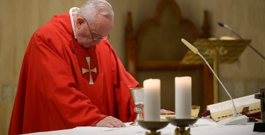Папа: чтобы победить соблазны лукавого, нужно следовать путём Креста