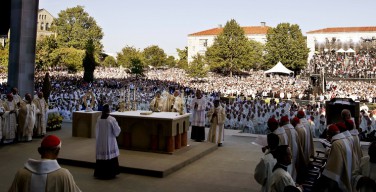 Свыше 25 тыс. человек присутствовали на мессе, которую отслужил Папа Римский в Вашингтоне  (+ ФОТО)