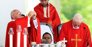 Папа на Мессе в Ольгине: милосердие Иисуса преображает историю