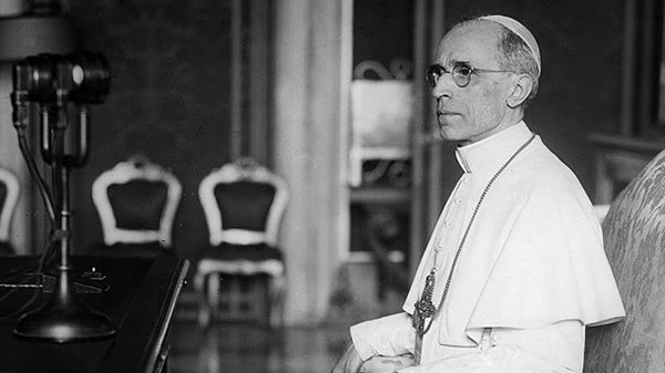 Пий XII пытался способствовать устранению Гитлера – американский историк