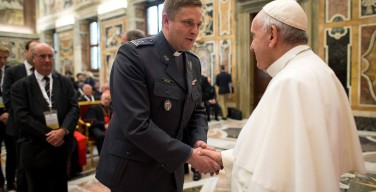 Папа – военным капелланам: не свыкаться с идеей, будто война неизбежна