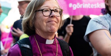 Первая в мире епископ-лесбиянка призвала убрать кресты с куполов церкви в Стокгольме, чтоб не обижать мусульман