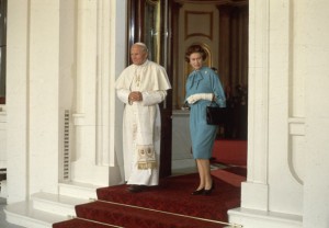 Иоанн Павел II и королева Англии Елизавета