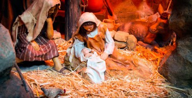 В Нью-Йорке мать оставила новорожденного ребенка в яслях, устроенных в церкви к Рождеству