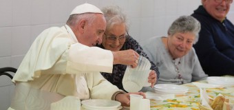 Во Флоренции Папа встретился с больными и разделил трапезу с бедными