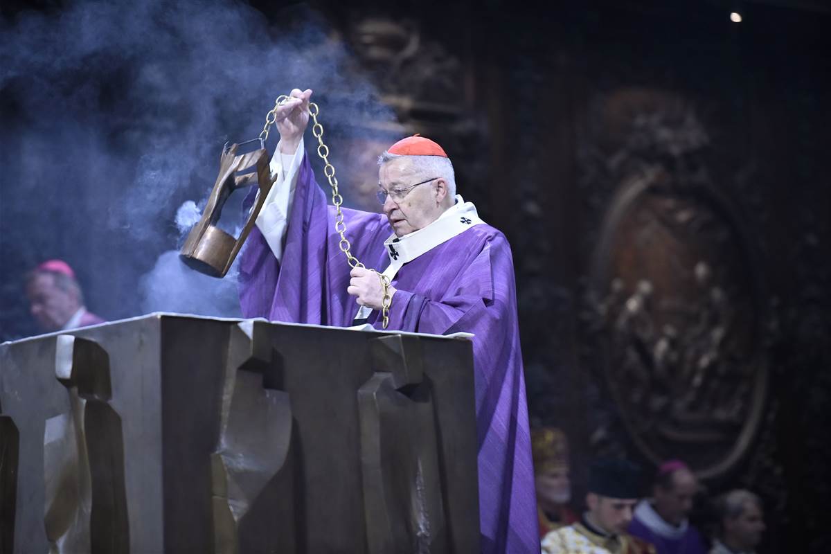В Соборе Парижской Богоматери прошла Св. Месса по жертвам нападений