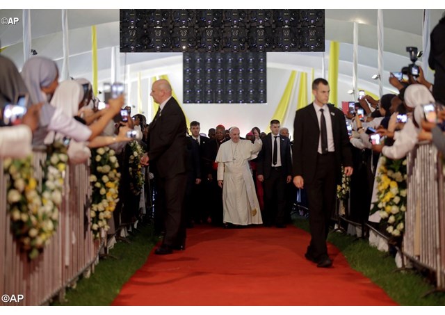 Папа Франциск выступил в Найроби перед священниками и монашествующими