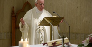 Проповедь Папы Франциска на Мессе в Доме Св. Марфы во вторник 17 ноября: христианин не должен вести двойную жизнь
