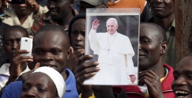Папа в трущобах Кангеми: «Я чувствую себя как дома»