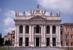 Латеранская базилика в Риме снаружи