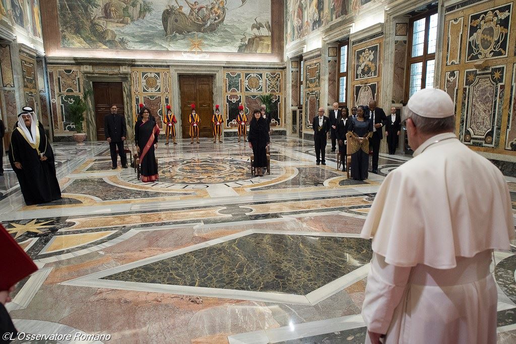 Папа: насильственный ответ на войны и терроризм