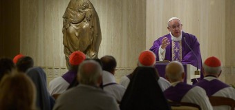 Папа Франциск на Мессе в Доме Св. Марфы с участием девяти кардиналов: Бог просит нас отдать Ему наши грехи