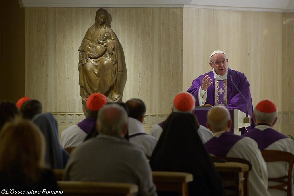 Папа Франциск на Мессе в Доме Св. Марфы с участием девяти кардиналов: Бог просит нас отдать Ему наши грехи