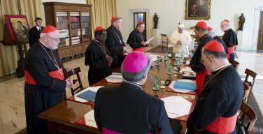 Совет кардиналов завершил заседание в Ватикане