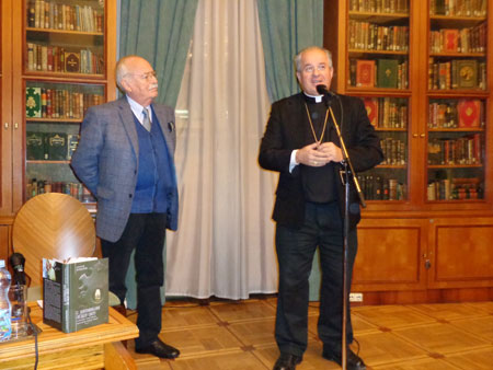 Известный российский журналист представил книгу о работе в папском пресс-пуле