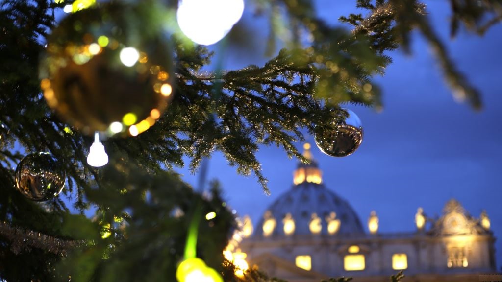 Как праздновать Рождество? О церковных обязанностях, обычаях и подарках