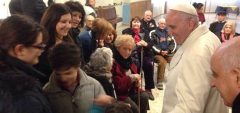 Папа Франциск посетил больных и стариков на римской окраине