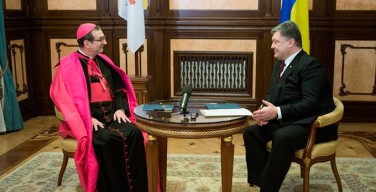 Президент Украины и представитель Ватикана обсудили подготовку визита понтифика