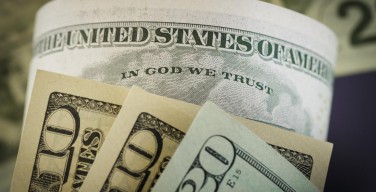 Американские атеисты требуют убрать с долларовых купюр надпись о вере в Бога