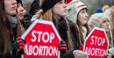 В США 65% женщин, делающих аборты, считают себя христианками