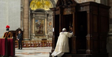 Папа – Миссионерам милосердия: прикрывайте грешника покровом милосердия