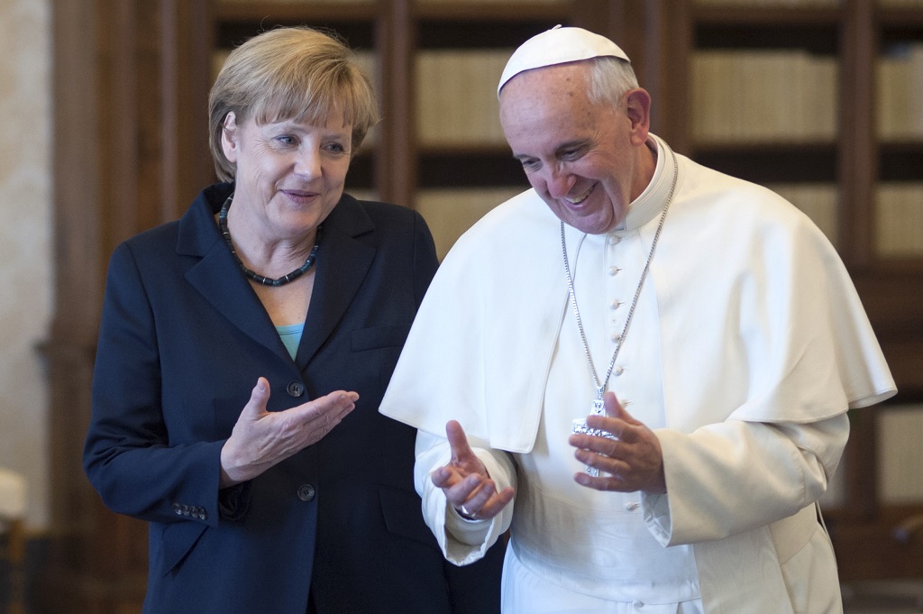 СМИ: Папа объяснил Ангеле Меркель свои слова при сравнении Европы с «бесплодной женщиной»
