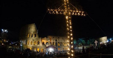 Via Crucis в Колизее: путь на Голгофу как дар милосердия