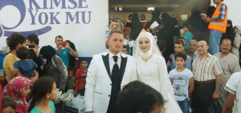 Молодожены из Турции вместо свадебного застолья накормили 4000 беженцев