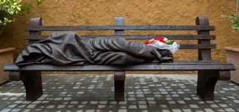 Статуя Бездомного Иисуса установлена в Ватикане (ФОТО)