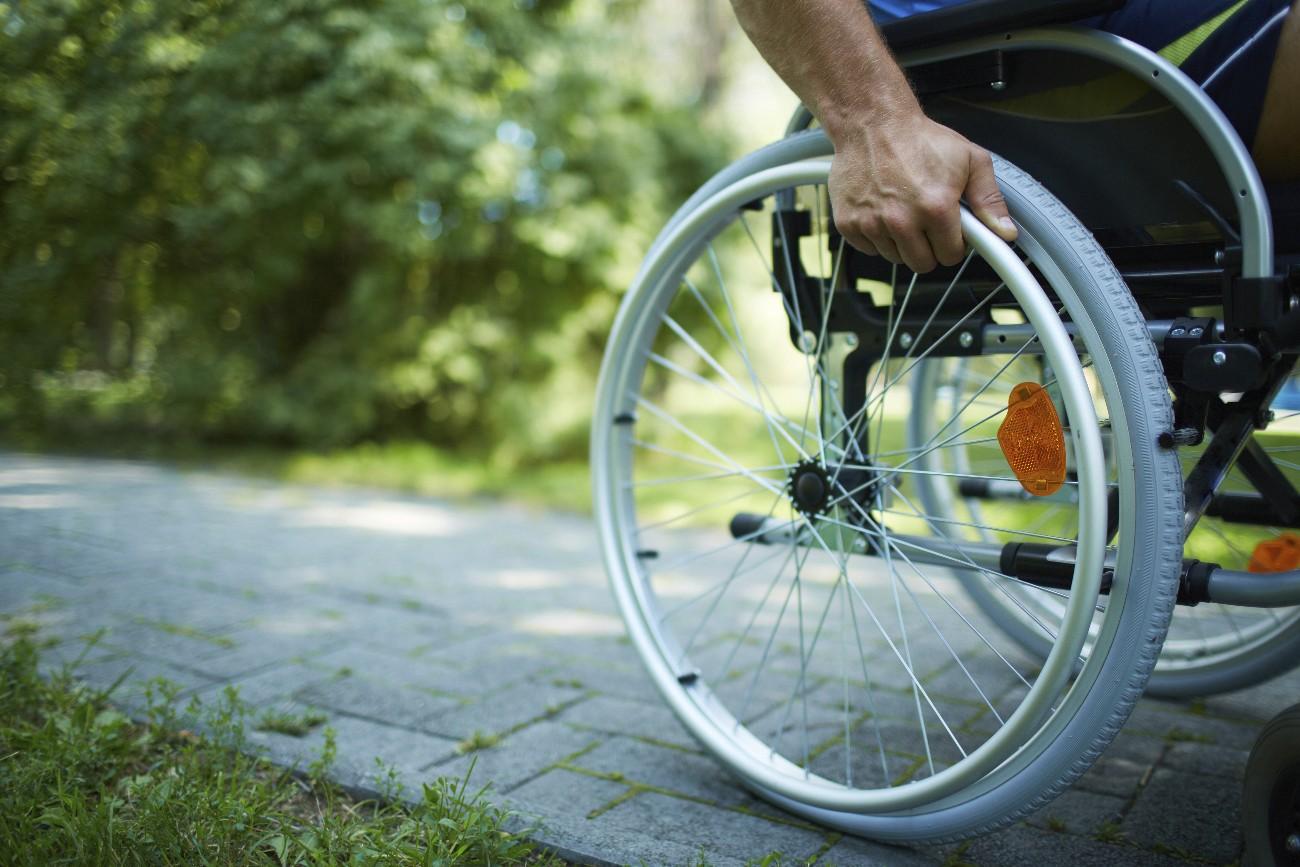 Уменьшение числа инвалидов Минтруд объясняет их смертностью
