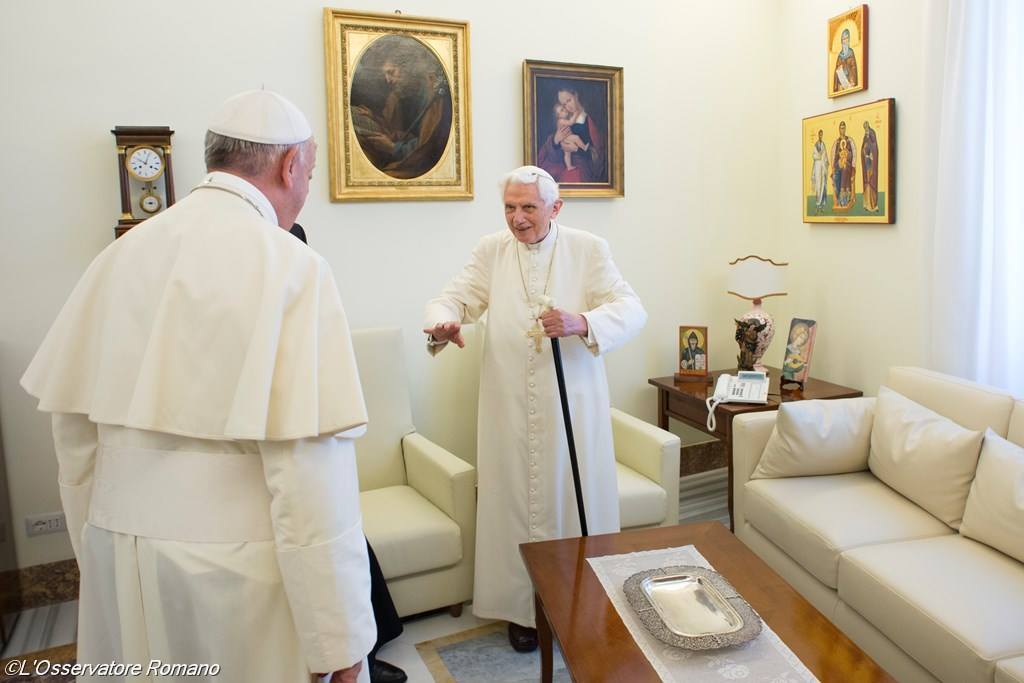 В преддверии Пасхи Папа Франциск навестил Бенедикта XVI