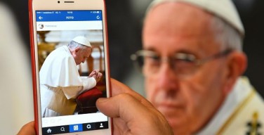 Папа Франциск открыл аккаунт в «Инстаграме»