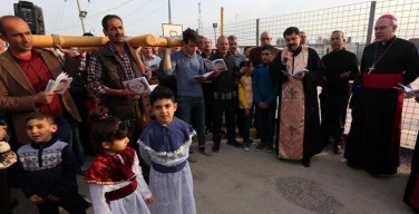 Папа Франциск передал подарки христианам Ирака